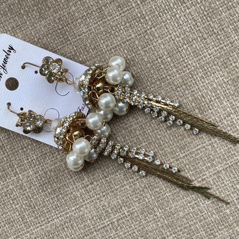 Women Earrings Faux White Pearl Clear Crystals Accent Fasion Jewelry Earrings - Picture 3 of 12